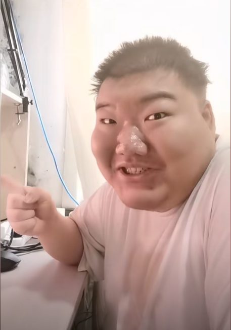 photo-1735443820818 photo-1735443820818