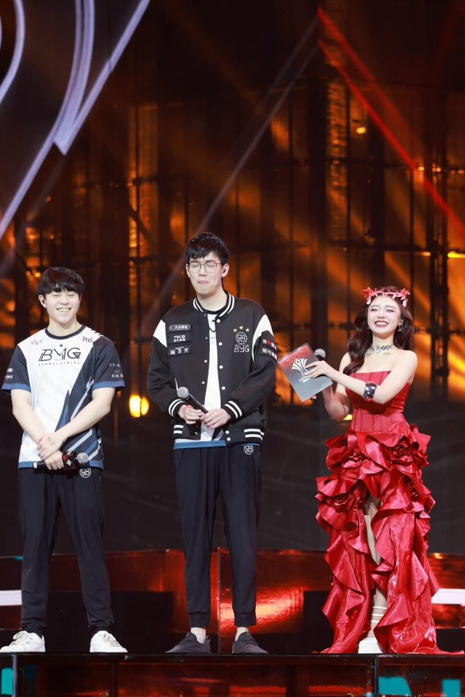 Chung kết sôi động của AIC 2024: MC Phương Thảo Chung kết sôi động của AIC 2024: MC Phương Thảo