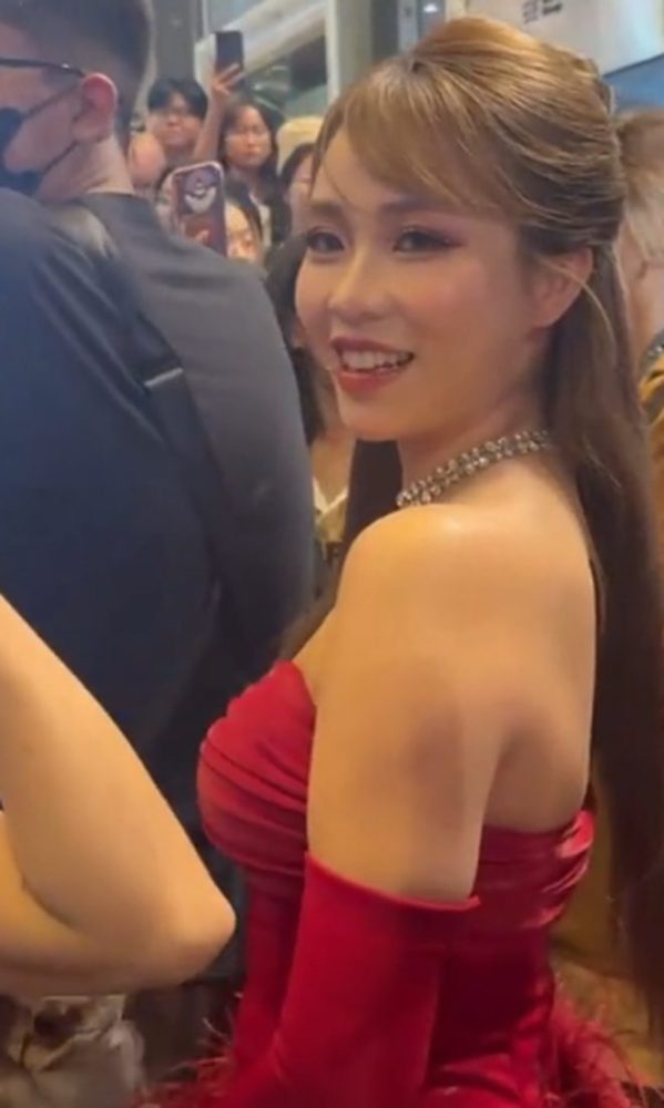 MisThy xinh đẹp trên thảm đỏ, nhan sắc đốn tim fan bất chấp cam thường - Ảnh 3. MisThy xinh đẹp trên thảm đỏ, nhan sắc đốn tim fan bất chấp cam thường - Ảnh 3.