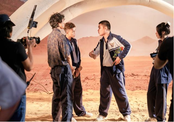 Drama căng thẳng trong chương trình thực tế về sáng tạo nội dung YouTube- Ảnh 3. Drama căng thẳng trong chương trình thực tế về sáng tạo nội dung YouTube- Ảnh 3.