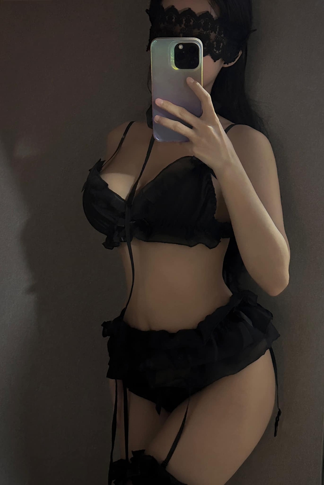 Đăng tải loạt ảnh kèm cảnh báo 18+, nữ streamer khiến CĐM xôn xao - Ảnh 2.