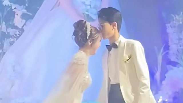 Ngân Sát Thủ xinh đẹp trong ngày lên xe hoa, cùng chồng kém 9 tuổi song ca ngọt ngào- Ảnh 3. Ngân Sát Thủ xinh đẹp trong ngày lên xe hoa, cùng chồng kém 9 tuổi song ca ngọt ngào- Ảnh 3.