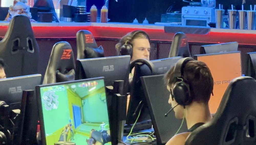 Cuối tuần đi đâu, chơi gì: Khám phá cyber game đắt nhất Hà Nội!- Ảnh 4. Cuối tuần đi đâu, chơi gì: Khám phá cyber game đắt nhất Hà Nội!- Ảnh 4.