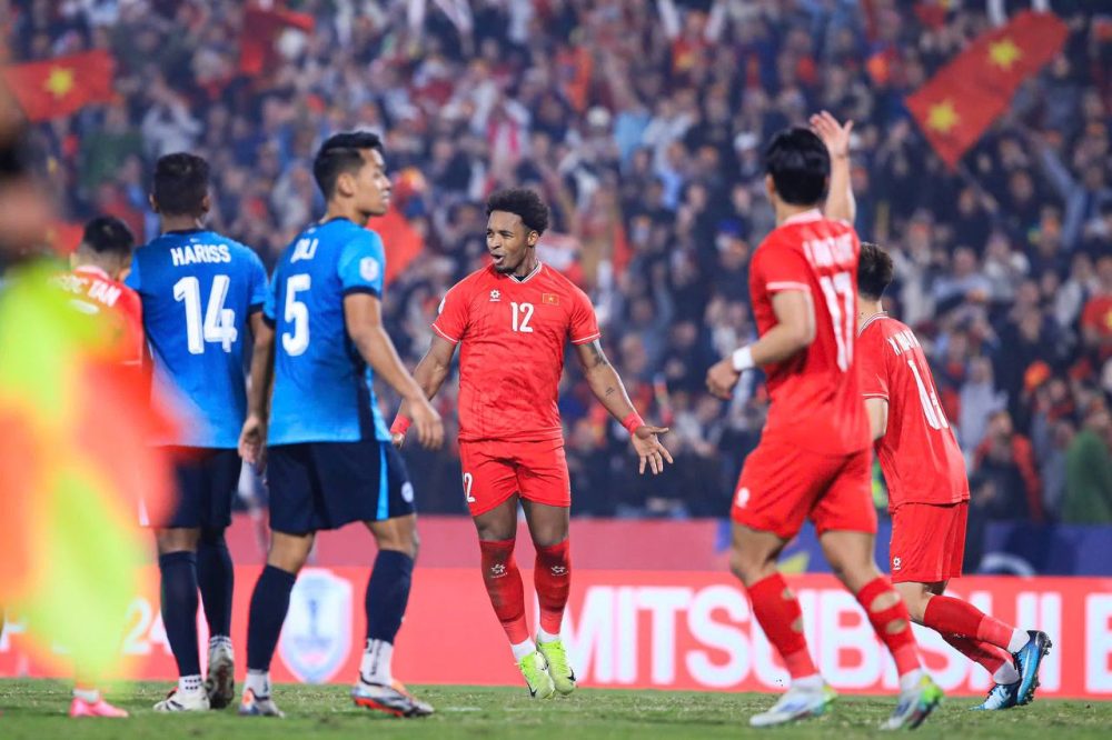 Độ Mixi và dàn streamer Refund Gaming đến sân cổ vũ đội tuyển Việt Nam, vé mời được tặng bởi một người đặc biệt- Ảnh 8.