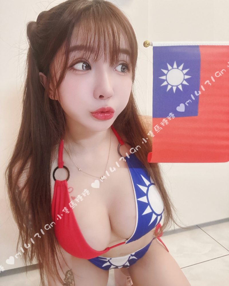 Quá đã! Nữ streamer dùng "đồi núi nhấp nhô" để làm quà cảm ơn fan rgdmtwc