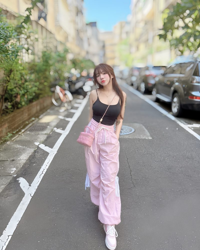 Quá đã! Nữ streamer dùng "đồi núi nhấp nhô" để làm quà cảm ơn fan