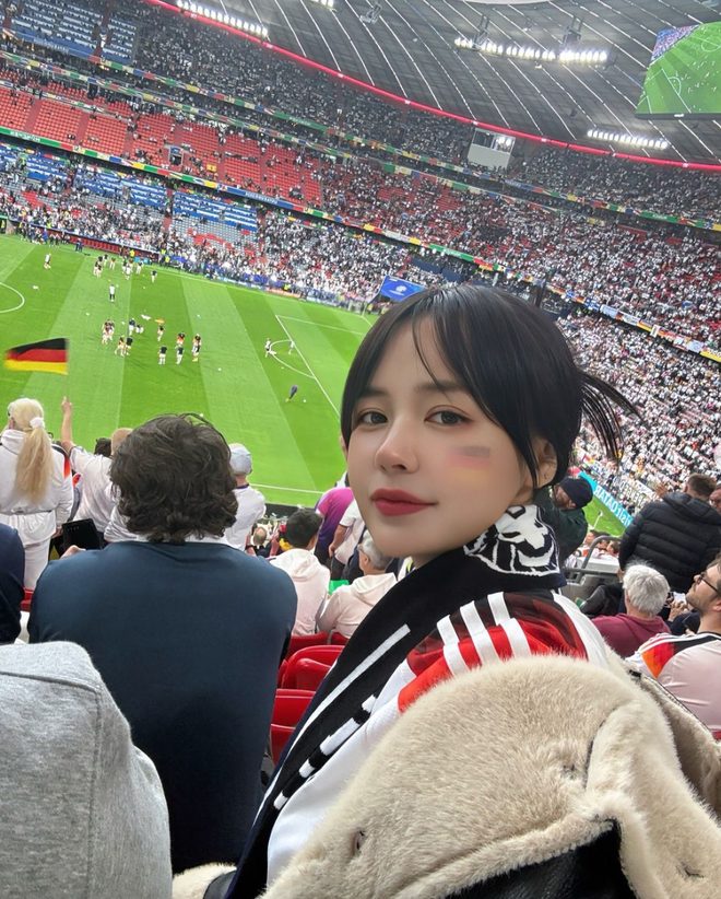 Nhan sắc nổi bật của gái xinh người Việt sẵn sàng chi trăm triệu để làm điều đặc biệt tại EURO- Ảnh 1. Nhan sắc nổi bật của gái xinh người Việt sẵn sàng chi trăm triệu để làm điều đặc biệt tại EURO- Ảnh 1.