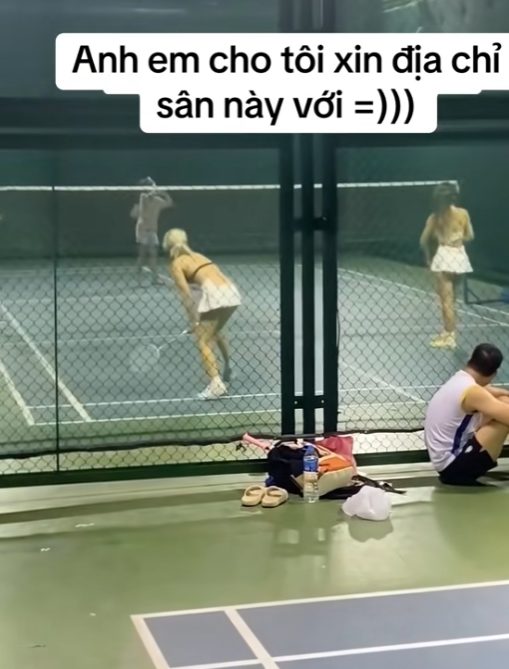 "Outfit" hở đến 75%, cô gái kéo drama về với bộ môn cầu lông screenshot 2024 09 18 144224 172664908497888905813