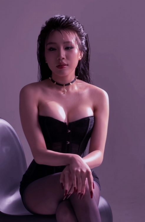 Bạn gái Zeros tung