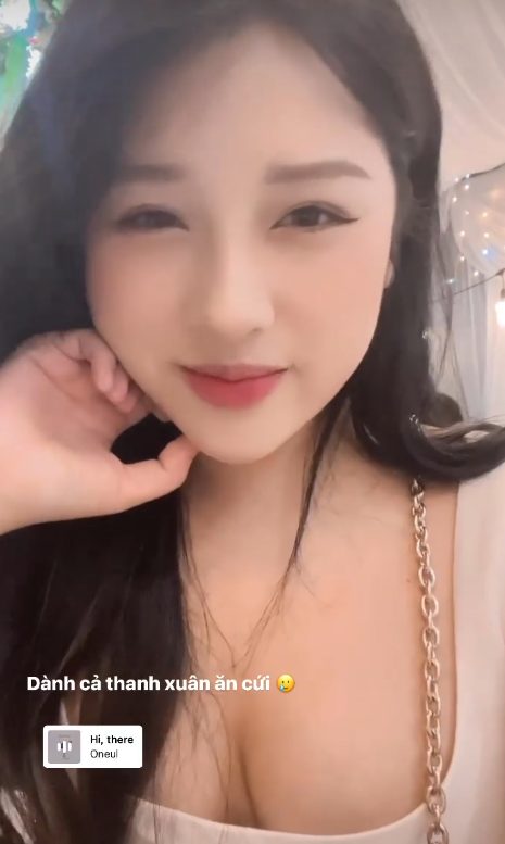 Cô giáo Vật lý diện đồ Cô giáo Vật lý diện đồ