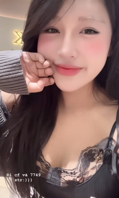 Cô giáo Vật lý diện đồ Cô giáo Vật lý diện đồ