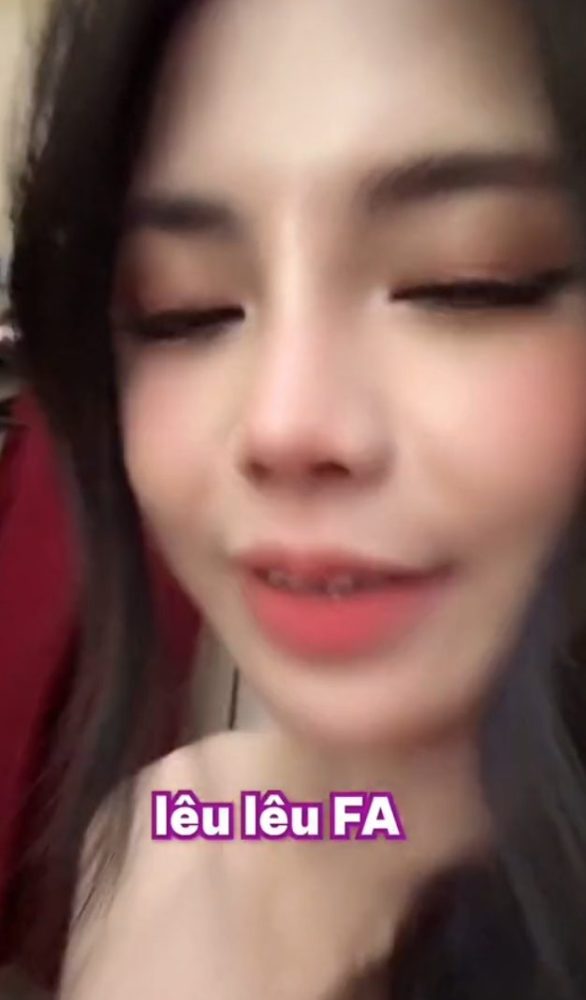 Mai Dora có một hành động ngay trên livestream khiến kênh chat chỉ toàn chữ “cay”- Ảnh 5. Mai Dora có một hành động ngay trên livestream khiến kênh chat chỉ toàn chữ “cay”- Ảnh 5.