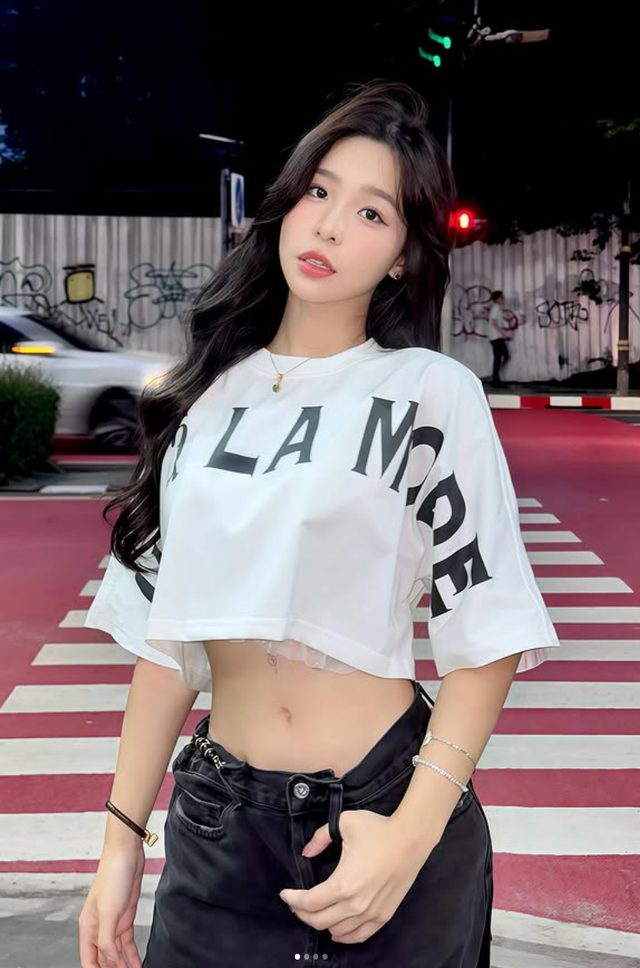 Đăng tải loạt ảnh gợi cảm, hot girl 2k1 nhận bình luận khiếm nhã- Ảnh 7. Đăng tải loạt ảnh gợi cảm, hot girl 2k1 nhận bình luận khiếm nhã- Ảnh 7.