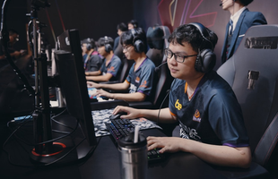 Tham gia "Cúp Người Già", SofM khiến dàn huyền thoại LPL "sang chấn và ám ảnh" 29 Tham gia "Cúp Người Già", SofM khiến dàn huyền thoại LPL "sang chấn và ám ảnh" sofm lpl 4 17314714447362056734571 38 0 601 900 crop 1731471468190595981442png