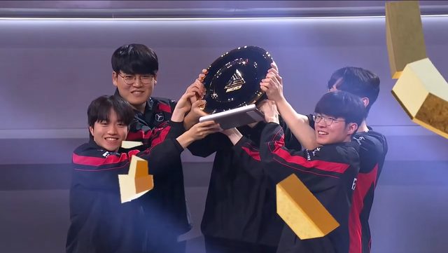 Chức vô địch EWC 2024 của T1 chuẩn bị mang tiếp cho họ thêm một nguồn thu mới rất lớn Chức vô địch EWC 2024 của T1 chuẩn bị mang tiếp cho họ thêm một nguồn thu mới rất lớn