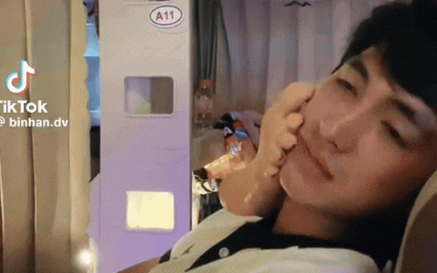 Diễn viên Bình An đặt camera khi bị đụng chạm trên xe khách, cảnh tượng phơi bày sau đó gây sốc!- Ảnh 1. Diễn viên Bình An đặt camera khi bị đụng chạm trên xe khách, cảnh tượng phơi bày sau đó gây sốc!- Ảnh 1.