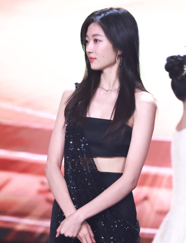 Nhan sắc của mỹ nhân này lạ lắm: Ngoài đời được khen đẹp như Jun Ji Hyun, lên phim bị chê