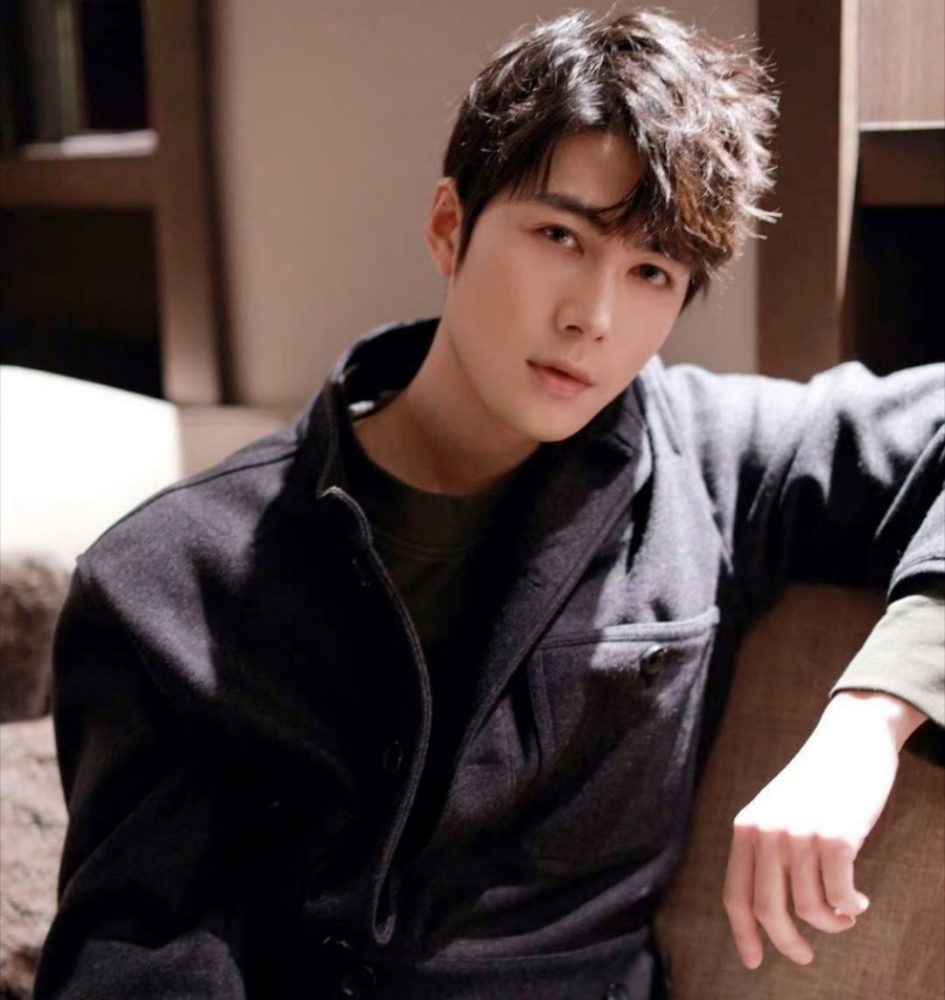 Mỹ nam cứ đóng phim với ai là người đó bị phong sát, đẹp như tượng tạc nhưng xui xẻo không ai bằng- Ảnh 1. Mỹ nam cứ đóng phim với ai là người đó bị phong sát, đẹp như tượng tạc nhưng xui xẻo không ai bằng- Ảnh 1.