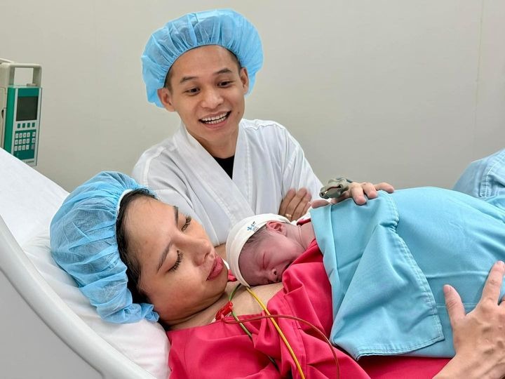 Gia đình streamer Độ Mixi thêm một thành viên mới cực đáng yêu trang anh