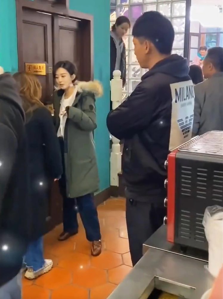 Nhan sắc thật của Triệu Lệ Dĩnh khiến 60 triệu người sốc nặng- Ảnh 3. Nhan sắc thật của Triệu Lệ Dĩnh khiến 60 triệu người sốc nặng- Ảnh 3.