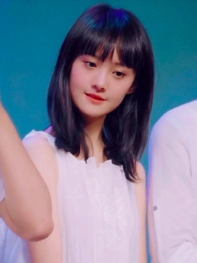 1 mỹ nhân hạng A gây sốc khi tự tát liên tiếp vào mặt giữa họp báo, danh tính lộ ra khiến ai cũng ngán ngẩm- Ảnh 5. 1 mỹ nhân hạng A gây sốc khi tự tát liên tiếp vào mặt giữa họp báo, danh tính lộ ra khiến ai cũng ngán ngẩm- Ảnh 5.