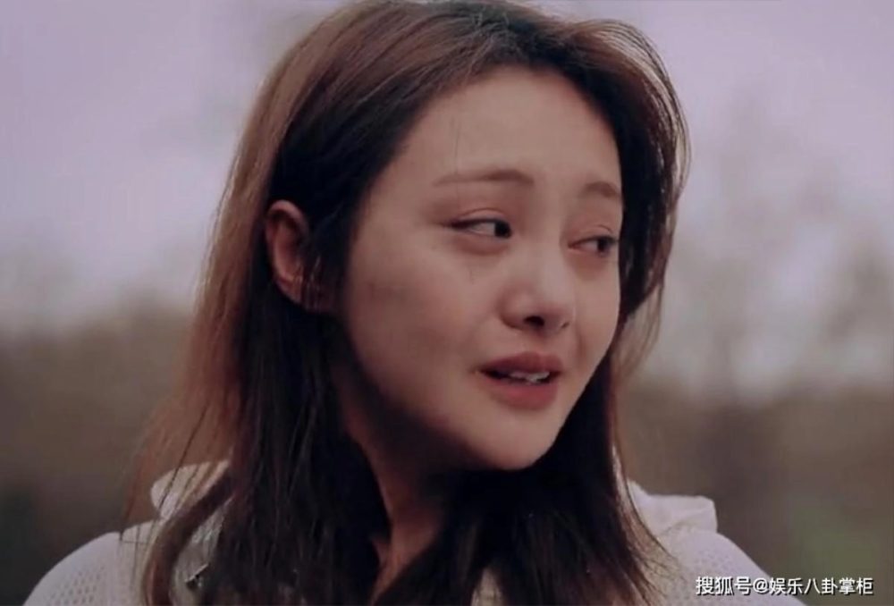 1 mỹ nhân hạng A gây sốc khi tự tát liên tiếp vào mặt giữa họp báo, danh tính lộ ra khiến ai cũng ngán ngẩm- Ảnh 1. 1 mỹ nhân hạng A gây sốc khi tự tát liên tiếp vào mặt giữa họp báo, danh tính lộ ra khiến ai cũng ngán ngẩm- Ảnh 1.