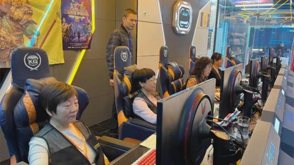 Bà cụ U70 thi đấu Esports, chơi game để tìm niềm vui trong cuộc sống 28 Bà cụ U70 thi đấu Esports, chơi game để tìm niềm vui trong cuộc sống u70 esportsjpg