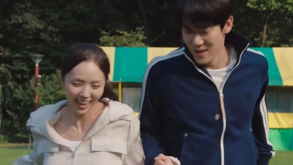 Bức ảnh cách đây 11 năm của tổng tài When the Phone Rings khiến các shop bán quần áo