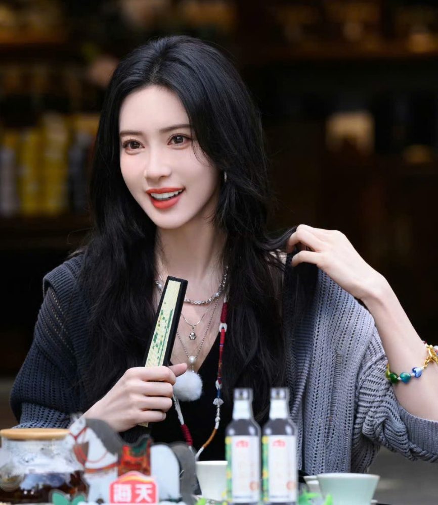 Sao nữ được cả nước săn đón phát ngôn làm đàn anh đứng hình, Sao nữ được cả nước săn đón phát ngôn làm đàn anh đứng hình,