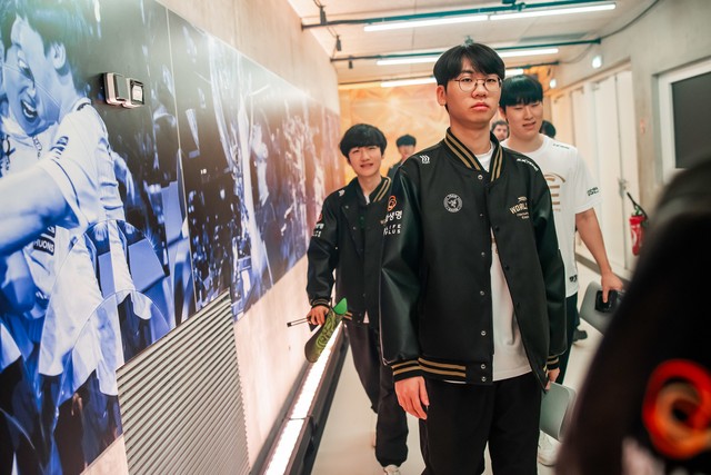 Gia nhập T1 trong cảnh drama như vậy vừa là thách thức vừa là cơ hội cho Doran Gia nhập T1 trong cảnh drama như vậy vừa là thách thức vừa là cơ hội cho Doran