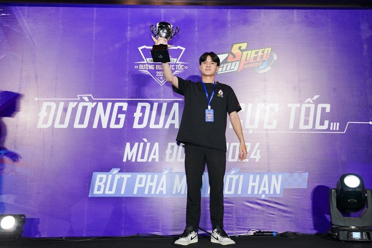 ZingSpeed Mobile 6 Tuổi: Ngày hội offline bùng nổ với hàng nghìn game thủ ZingSpeed Mobile 6 Tuổi: Ngày hội offline bùng nổ với hàng nghìn game thủ