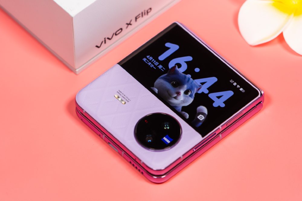 vivo ra mắt smartphone gập "vỏ sò" đầu tiên: Màn hình phụ kích thước lớn, camera Zeiss, Snapdragon 8+ Gen 1, giá 20,5 triệu đồng - Ảnh 5. vivo ra mắt smartphone gập "vỏ sò" đầu tiên: Màn hình phụ kích thước lớn, camera Zeiss, Snapdragon 8+ Gen 1, giá 20,5 triệu đồng - Ảnh 5.
