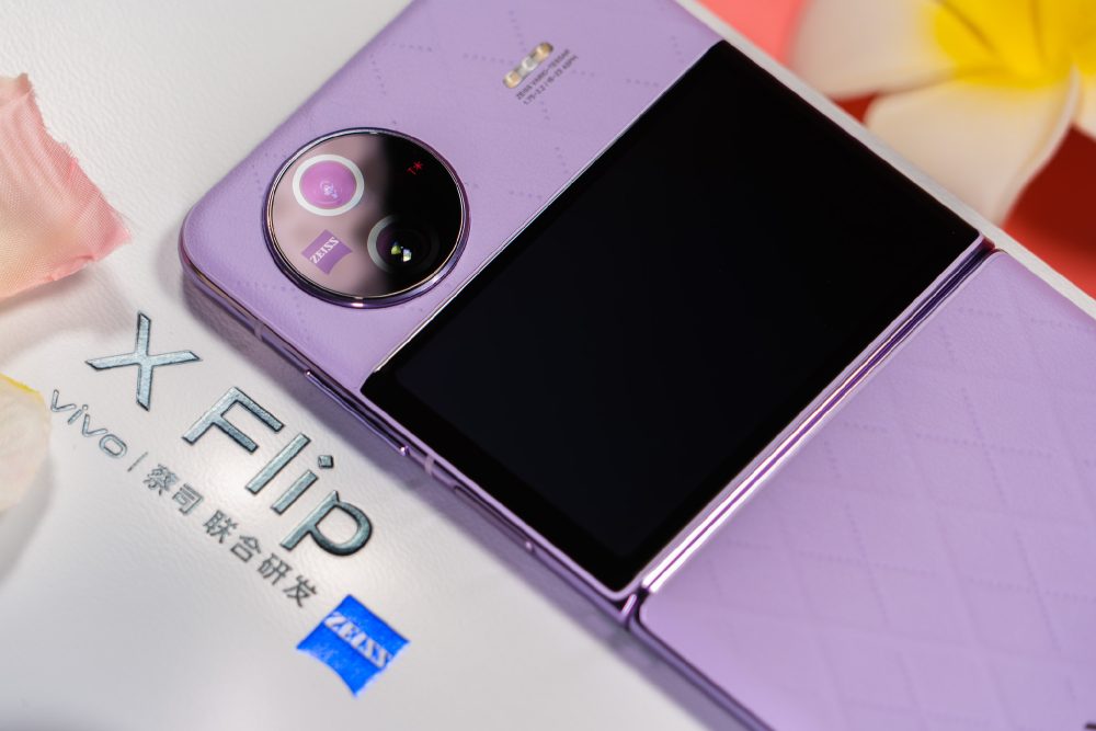 vivo ra mắt smartphone gập "vỏ sò" đầu tiên: Màn hình phụ kích thước lớn, camera Zeiss, Snapdragon 8+ Gen 1, giá 20,5 triệu đồng - Ảnh 6. vivo ra mắt smartphone gập "vỏ sò" đầu tiên: Màn hình phụ kích thước lớn, camera Zeiss, Snapdragon 8+ Gen 1, giá 20,5 triệu đồng - Ảnh 6.