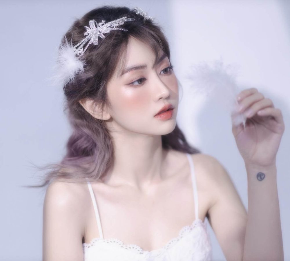 02-3 Ngắm nhìn loạt ảnh khoe thân hình "đồng hồ cát" đầy quyến rũ của hot TikToker Lê Bống 02 3