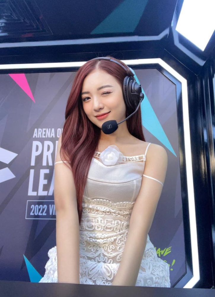 02 MC Phương Thảo dù sốt 38 độ vẫn chăm chỉ làm việc khiến game thủ thán phục 02