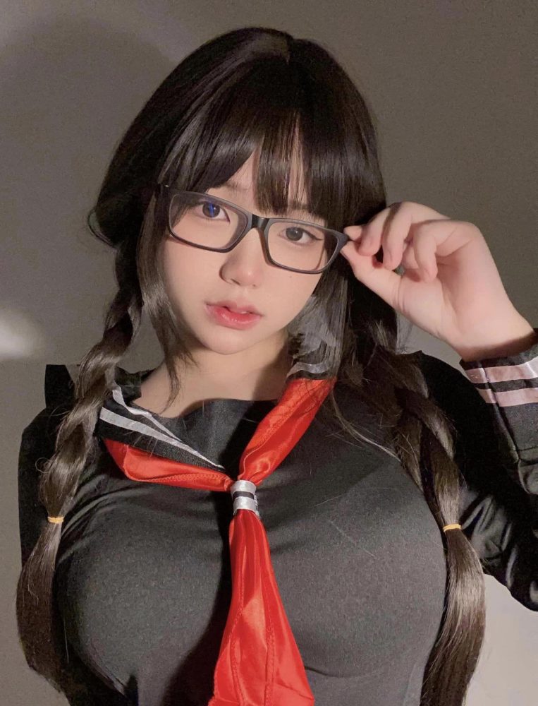 Nữ streamer mặc thử áo vừa mua, chủ nhân hụt hẫng nhưng người xem thì phấn khích! - Ảnh 2. Nữ streamer mặc thử áo vừa mua, chủ nhân hụt hẫng nhưng người xem thì phấn khích! - Ảnh 2.