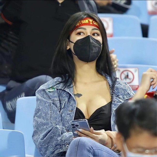 Cùng ngắm nhìn nhan sắc đỉnh cao của 2 hot girl Tuyên Quang từng "làm mưa làm gió" trên sân Mỹ Đình 112 5