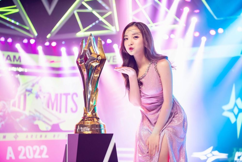 123-2 Ngắm nhìn bộ ảnh đẹp lung linh của nữ MC Phương Thảo trong APL 2022 123 2