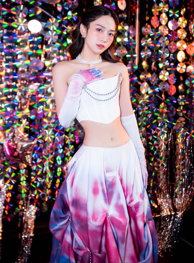 124-1 Lê Bống với thần thái xinh đẹp và nụ cười tỏa nắng làm fan hâm mộ "xao xuyến" 124 1