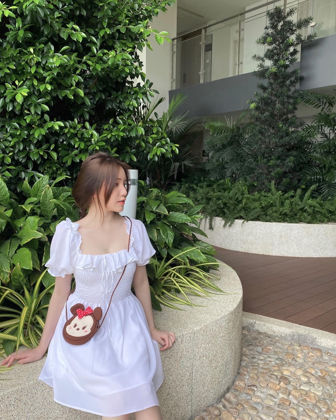 1260947908401421701542758398289126604895281n-1650594245522641341916 Nữ streamer sinh năm 2000 liên tiếp thăng hạng trên top tìm kiếm, “hot” chỉ sau Độ Mixi 1260947908401421701542758398289126604895281n 1650594245522641341916