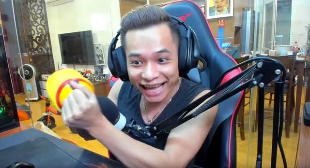 Độ Mixi và đồng đội cosplay "Tình người duyên ma" khiến fan hâm mộ phải bật cười 127 1 1