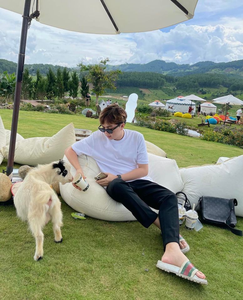 Bạn gái ADC bị fan đòi hủy follow với clip hờ hững che khăn tắm nhún nhảy: Khoảnh khắc đầy hớ hênh 141 2