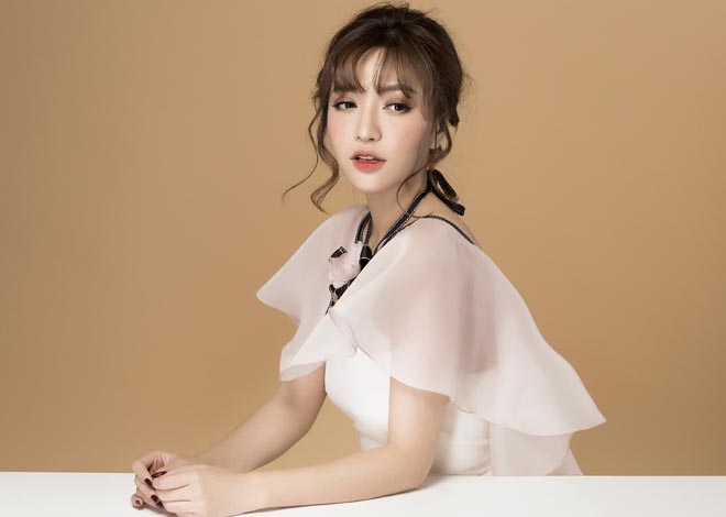 Ca sỹ Bích Phương "ét o ét" cầu cứu cộng đồng Liên Quân nhưng lại bị mắng chửi chỉ vì lý do này? 16 4