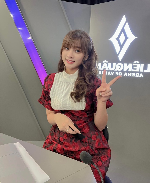 Dàn mỹ nữ của ĐTDV mùa Xuân 2022 khiến khán giả phải “đứng ngồi không yên”: Chỉ mong chờ đến ngày thi đấu để được ngắm! - Ảnh 2.