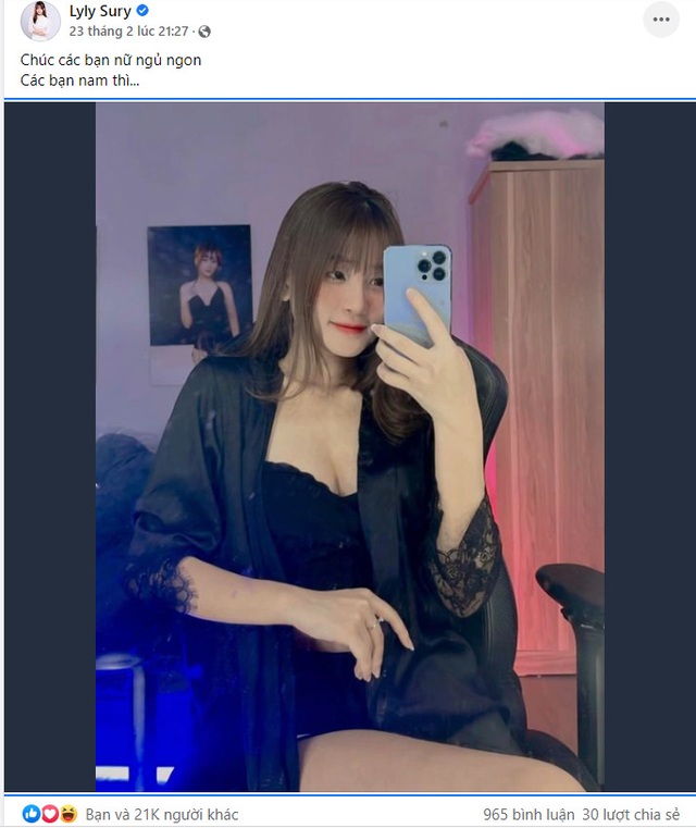 Đăng ảnh “hot” kèm trạng thái “các bạn nam thì… *** với mình”, nữ BLV Liên Quân khiến CĐM xếp hàng - Ảnh 1. Đăng ảnh “hot” kèm trạng thái “các bạn nam thì… *** với mình”, nữ BLV Liên Quân khiến CĐM xếp hàng - Ảnh 1.