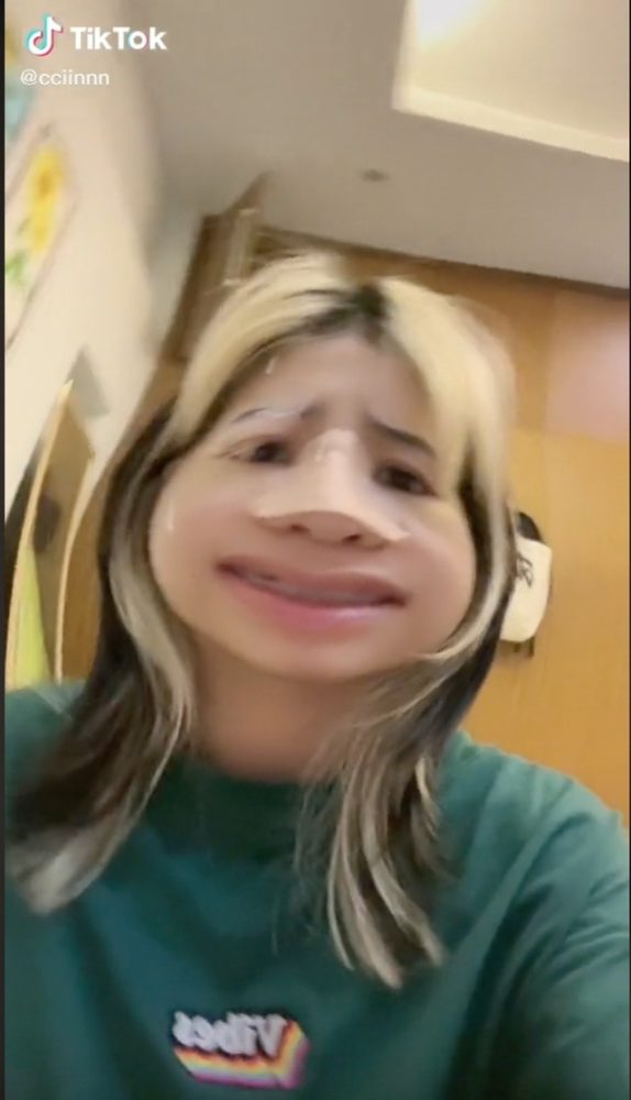 Phẫn nộ vì bị nói khác biệt nhan sắc ngoài đời và trên Tóp Tóp: Lisa VN phản pháo bằng hình ảnh “sửa sang” - Ảnh 4. Phẫn nộ vì bị nói khác biệt nhan sắc ngoài đời và trên Tóp Tóp: Lisa VN phản pháo bằng hình ảnh “sửa sang” - Ảnh 4.