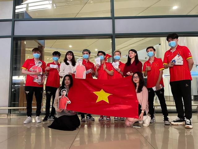 Được các hot girl bủa vây cùng thiên thời địa lợi thế này, Liên Quân VN quyết tâm giành HCV SEA Games - Ảnh 1. Được các hot girl bủa vây cùng thiên thời địa lợi thế này, Liên Quân VN quyết tâm giành HCV SEA Games - Ảnh 1.