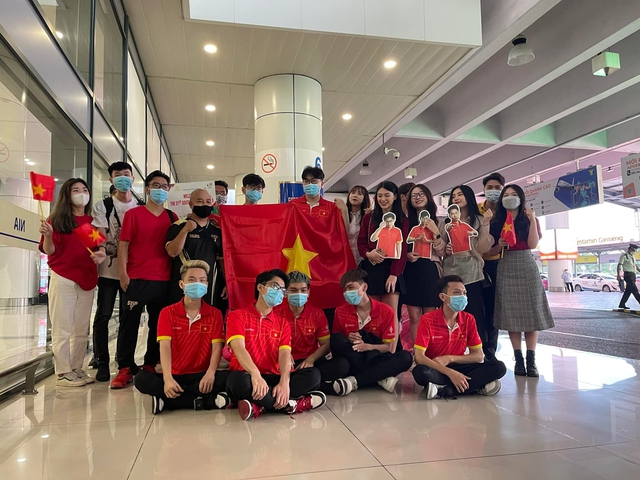 Được các hot girl bủa vây cùng thiên thời địa lợi thế này, Liên Quân VN quyết tâm giành HCV SEA Games - Ảnh 2. Được các hot girl bủa vây cùng thiên thời địa lợi thế này, Liên Quân VN quyết tâm giành HCV SEA Games - Ảnh 2.