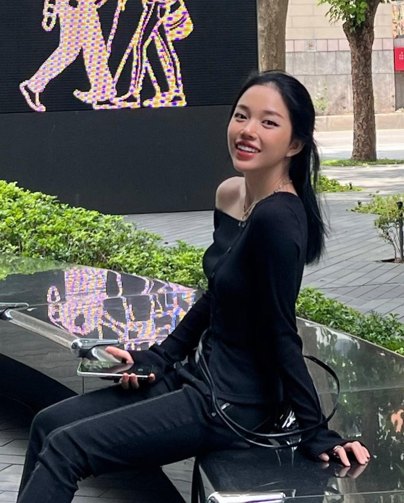 Không tự nhiên mà đẹp, Linh Ngọc Đàm chia sẻ về ba lần thẩm mỹ đáng nhớ - Ảnh 1. Không tự nhiên mà đẹp, Linh Ngọc Đàm chia sẻ về ba lần thẩm mỹ đáng nhớ - Ảnh 1.