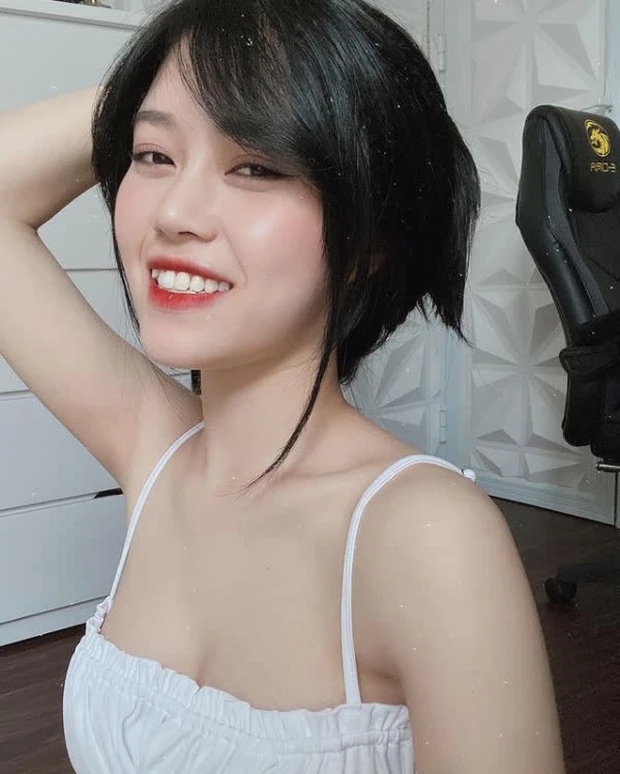Nữ streamer từng được fan "donate" 100 triệu đồng khiến dân mạng phát "tiền đình" vì diện mạo trái ngược khó nhận - Ảnh 2.